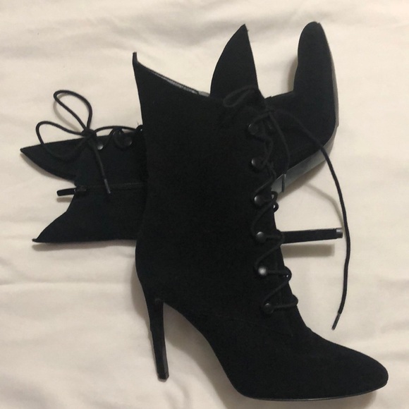 ❌SOLD❌ Laced-up black boots - Picture 3 of 3